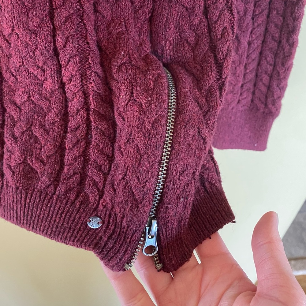 Maroon Burgundy cozy cable knit sweat with zipper details on sides - Picture 3 of 5